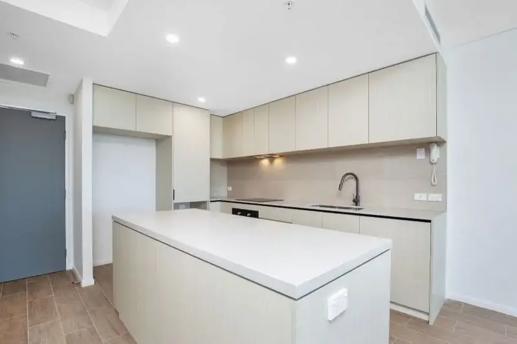 Hope Island 3 Bedroom Exclusive Apartment Living In The Peninsula -  Quick Settlement Possible