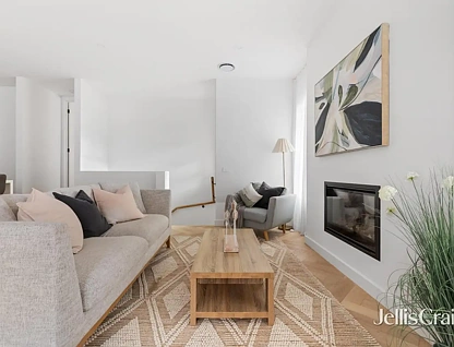 2/8A Bird Street, Eltham, VIC 3095, 3 slaapkamers, 2 badkamers, Townhouse