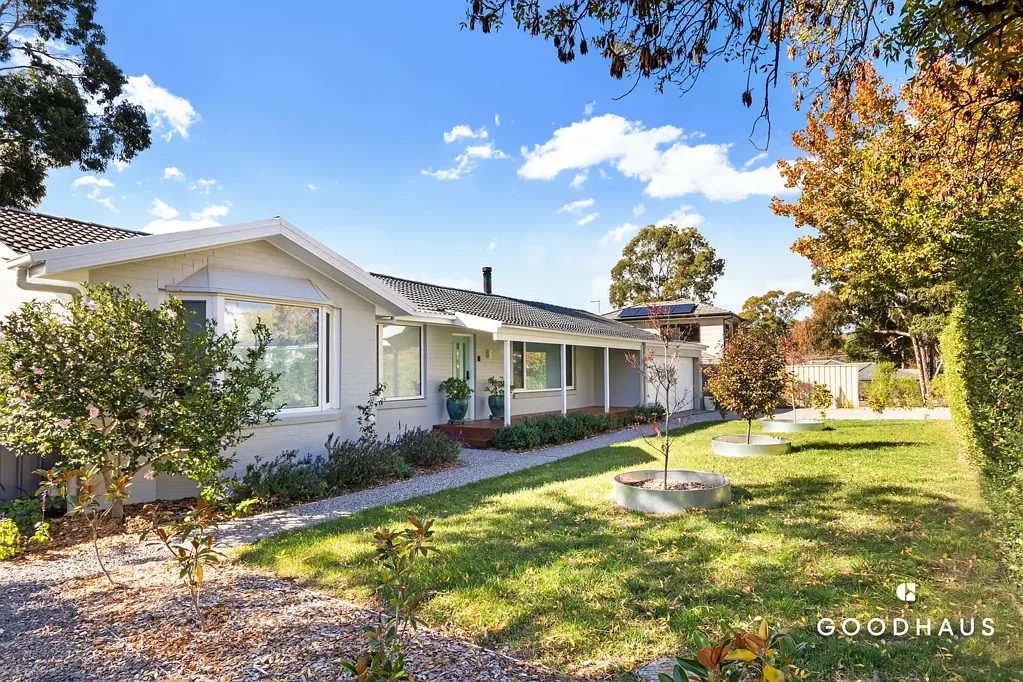 Beautifully Renovated Family Living With Pool And Entertaining