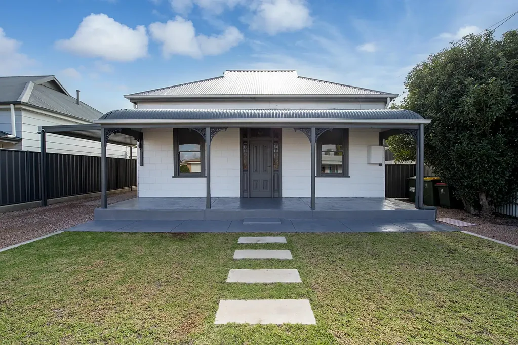 Port Pirie 3房  Freshly Renovated Character with the Shed to Match
