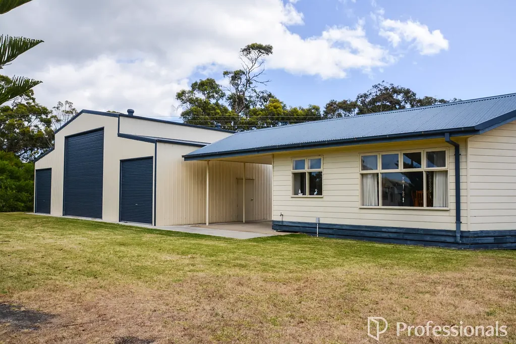 Port Albert 2બેડરૂમ CHECK THIS OUT! - PRIVATELY LOCATED HOME WITH HUGE NEW SHED!

POPULAR PORT ALBERT LOCATION