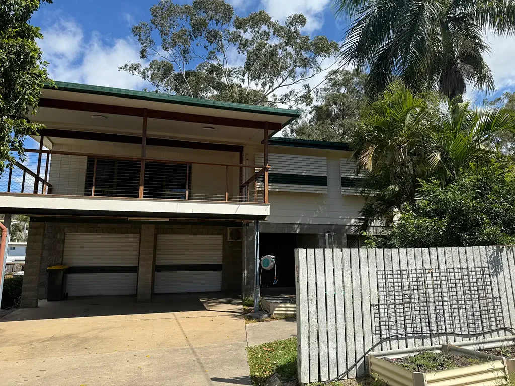 UNLOCK THE DOOR TO EASY LIVING AT 5 AIKEN CLOSE!