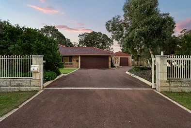 Greenfields 4房  Why: Because this sprawling family retreat offers manicured garden surrounds, poolside entertaining and a wealth of functional features throughout