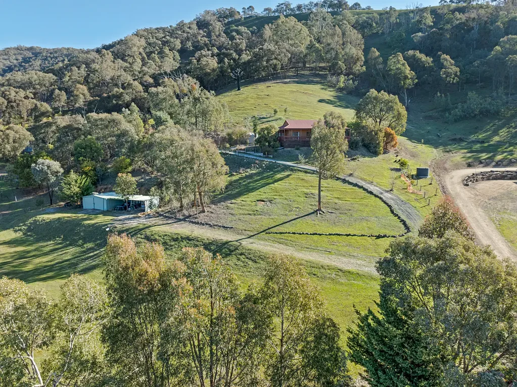 Bonnie Doon 3 Bedroom Tranquil Country Living on 8 Acres Near Lake Eildon