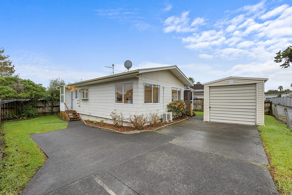 2/4 Shamrock Lane, Te Atatu Peninsula, Waitakere City, Auckland