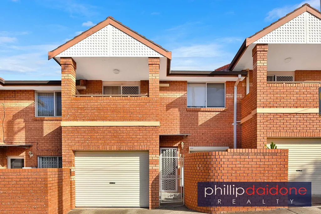 Ultra-Convenient 4 Bedroom Townhouse
