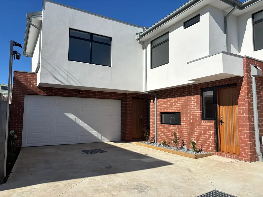 Charming 3-Bed Unit in Craigieburn