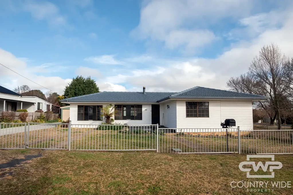 Glen Innes 3 Bedroom Space, Shedding & Established Gardens