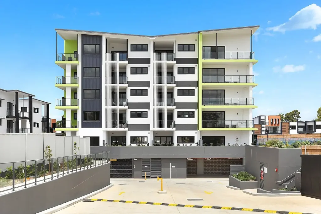 IMPRESSIVE LOCATION, QUIET & CONVENIENT
