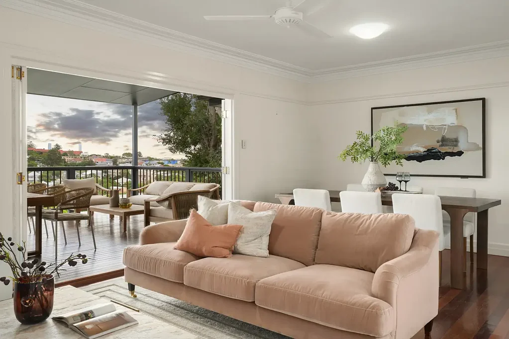 Clayfield 5房 高踞Clayfield核心地段 683sqm北向地块 180度全景视野 五卧2.5卫 Miele高端厨电 主卧带SPA浴缸 下层独立生活区 加热泳池 巨大后院 Ascot学区房 Secure This Blue-Chip Gem Before It's Gone - Views from Every Room