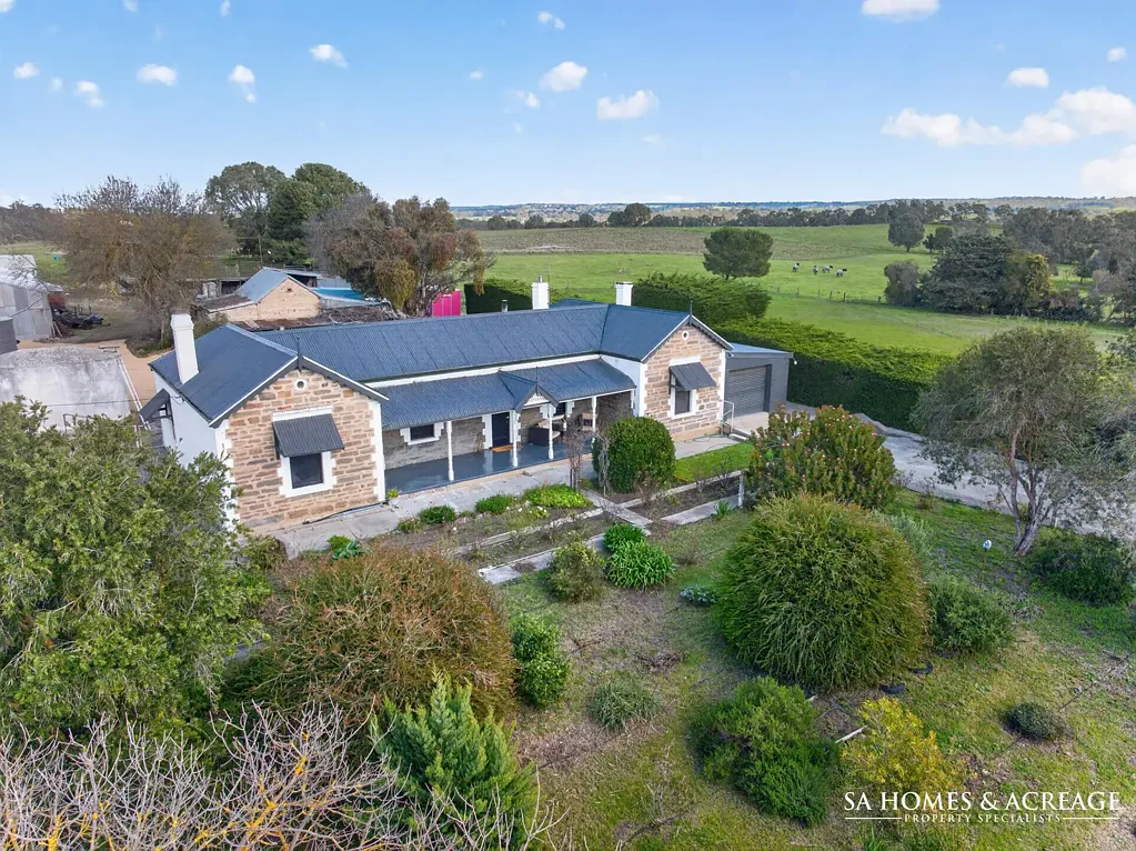 Mount Mckenzie Historic Country Charm Across 60 Glorious Acres!
