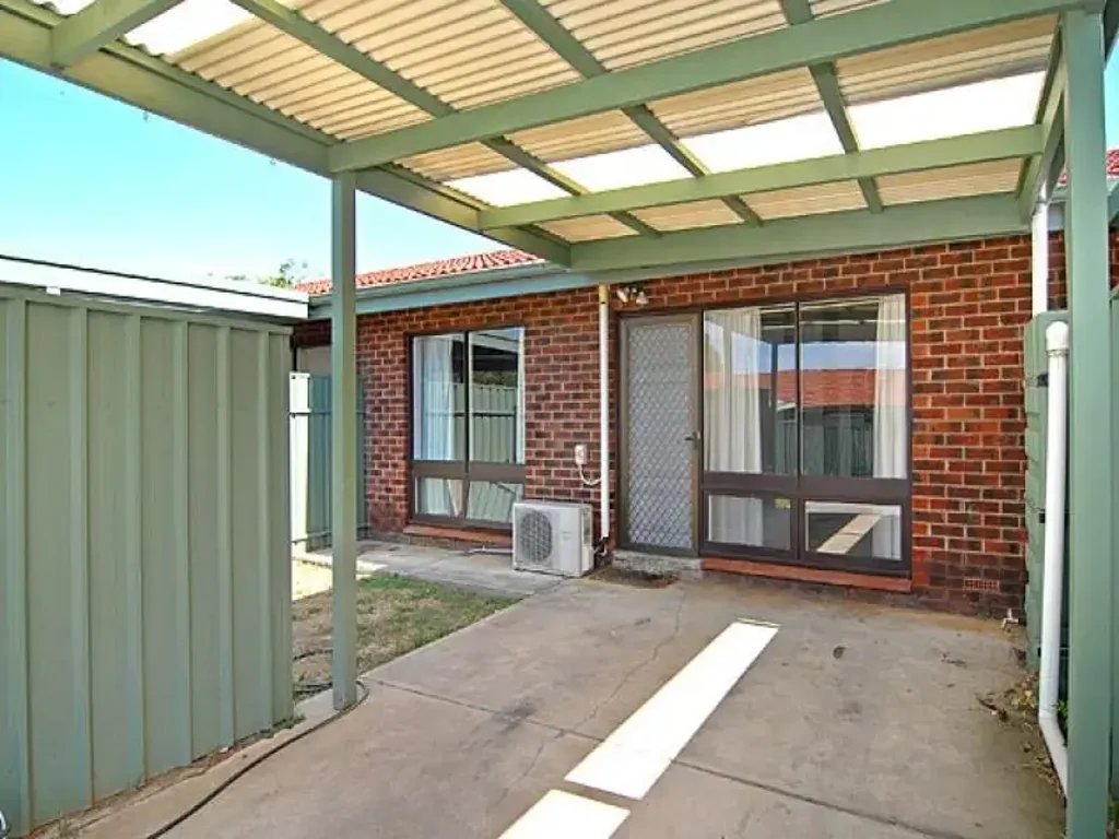 A modern spacious homette with high ceilings and lots of natural light!