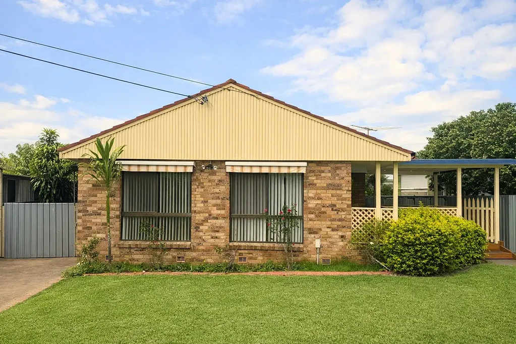 FULLY RENOVATED 3-BEDROOM HOUSE IN GOOD LOCATION
