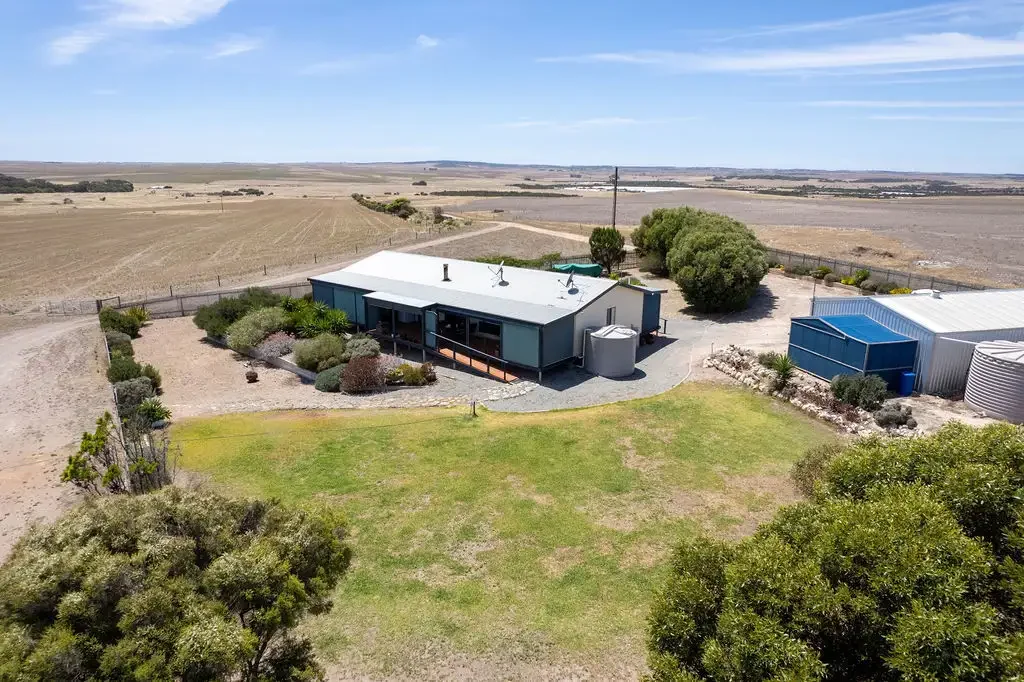 17499 Flinders Highway, Elliston, SA 5670