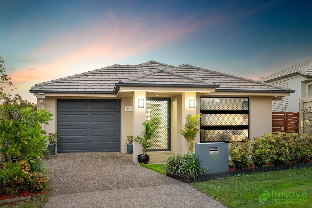 Warner 3Kwarto Immaculately Presented Low-Set Home With Stylish Modern Interiors, A Fabulous Alfresco & Elevated Leafy Views!