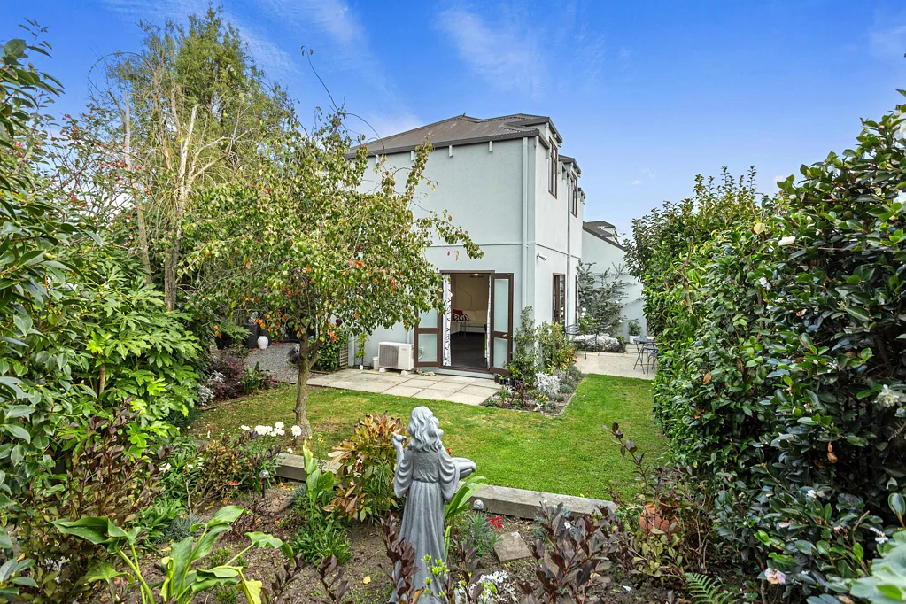 Addington 2Kwarto Sun-drenched townhouse - Bring us an Offer