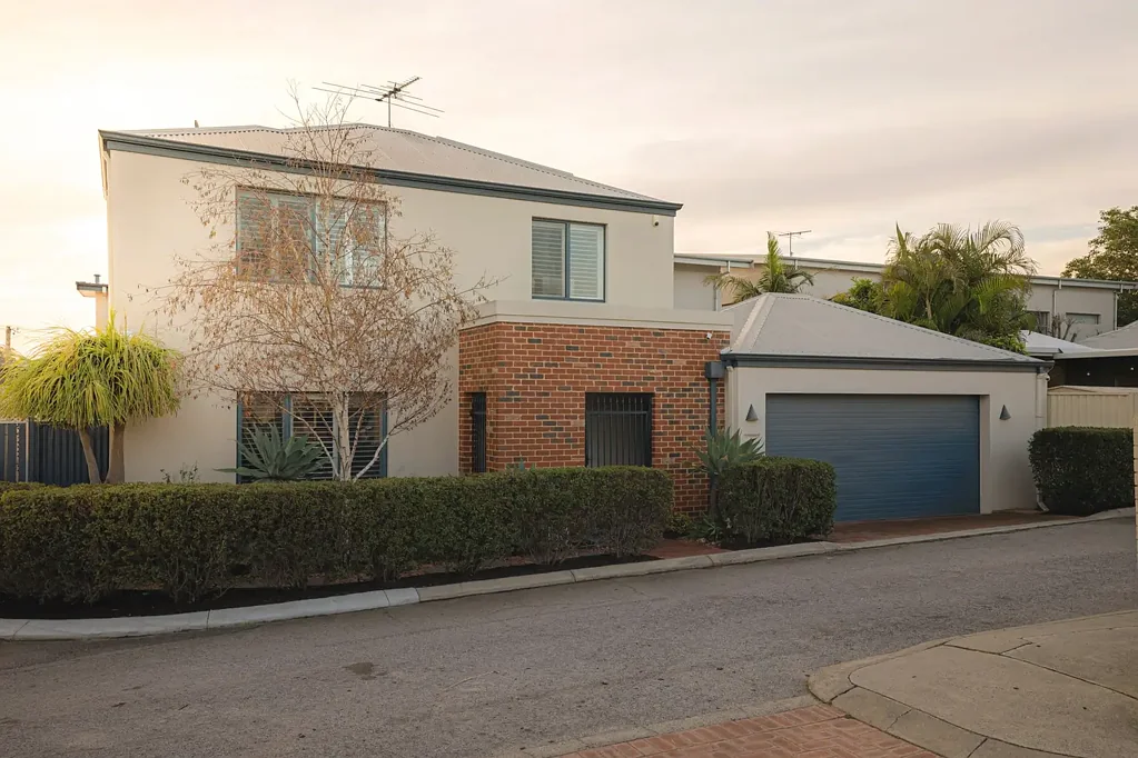 Maylands 3 Slaapkamer Modern Green Title Living, Moments from Everything
