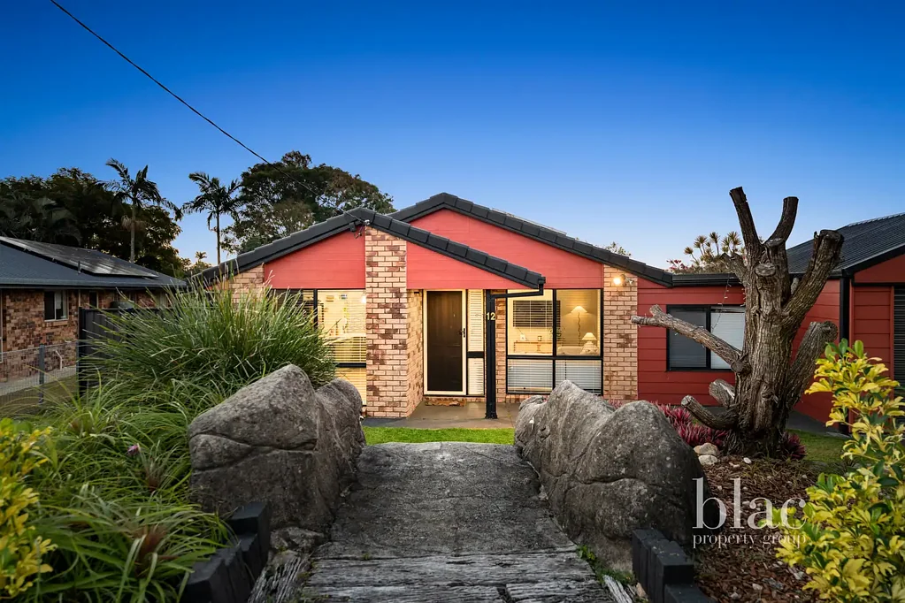 Petrie 3Habitaciones Spacious Family Living with New Kitchen, Multiple Living Zones & Exceptional Outdoor Space
