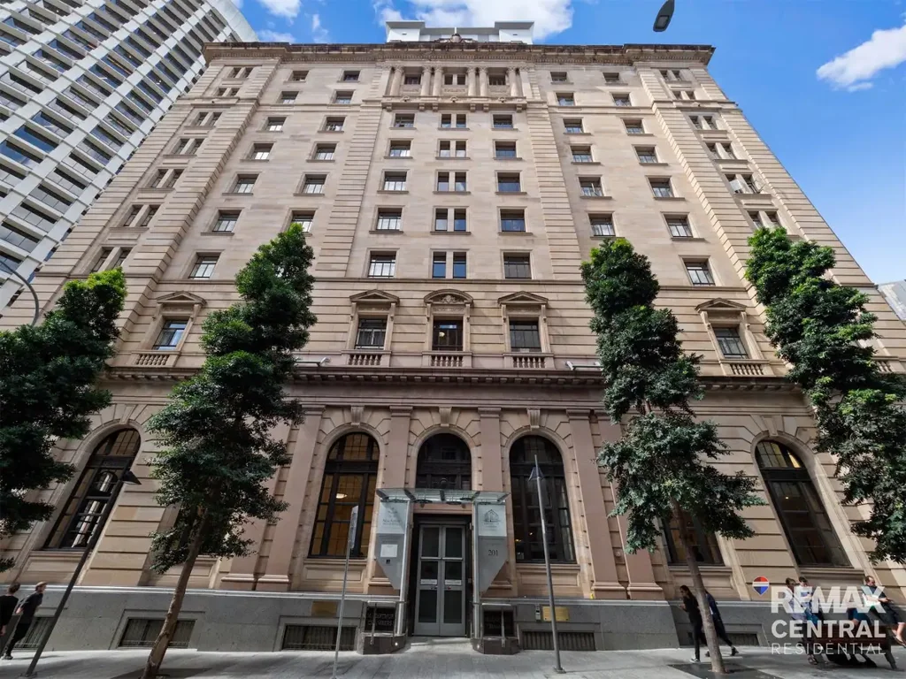 Brisbane City 2房 遗产特色公寓 106平米宽敞空间 罕见私人阳台 美丽实木地板 高端SMEG厨房 一流屋顶泳池 市中心优越位置 Timeless Heritage Charm with Stunning Timber Floors and Balcony