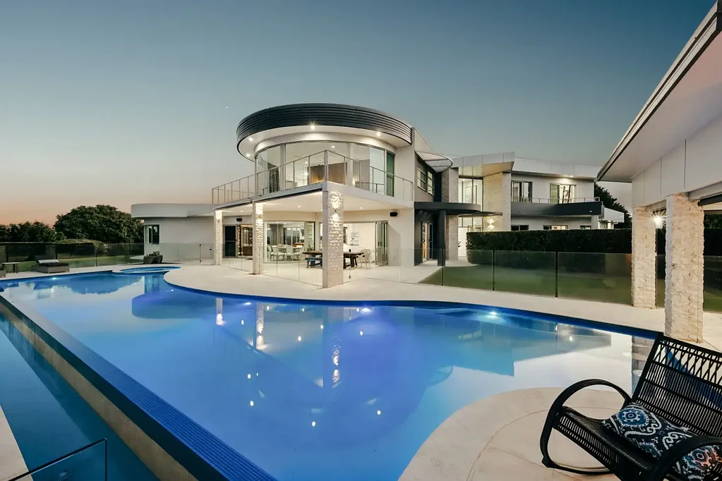 Mons 5Zimmer Unrivalled Views. Uncompromising Privacy. Ultimate Luxury.