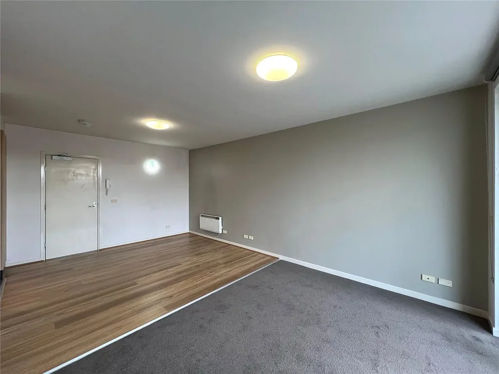 Newly Renovated 2 Bedroom Apartment with Carspace