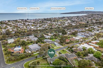 Dromana 3房 绝佳海湾景观 主卧带阳台 1068sqm场地待开发 双车库 街道外停车位 步行至海滩商圈 Rare Offering on over 1000sqm with Bay Views!