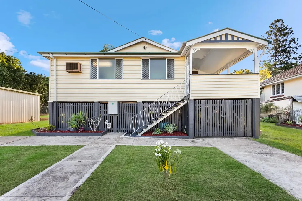 HUGE HOME! 3-BEDROOMS + 2 SLEEPOUTS + STUDY