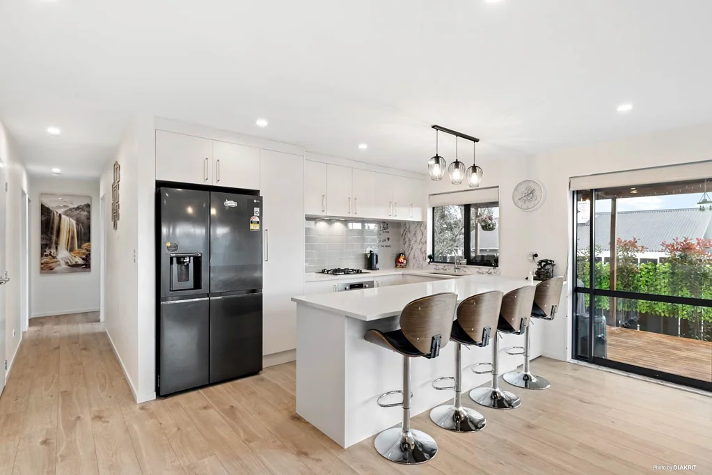 Pukekohe 3Kwarto Standalone & Freehold Brick Home