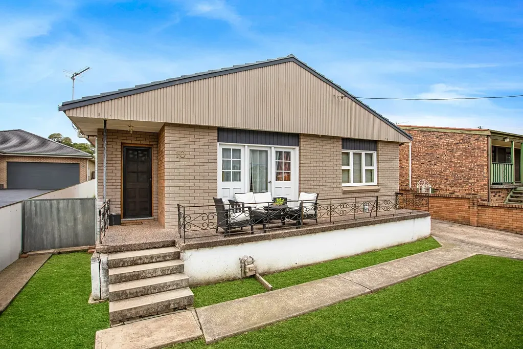 10 LAKE ENTRANCE RD, OAK FLATS