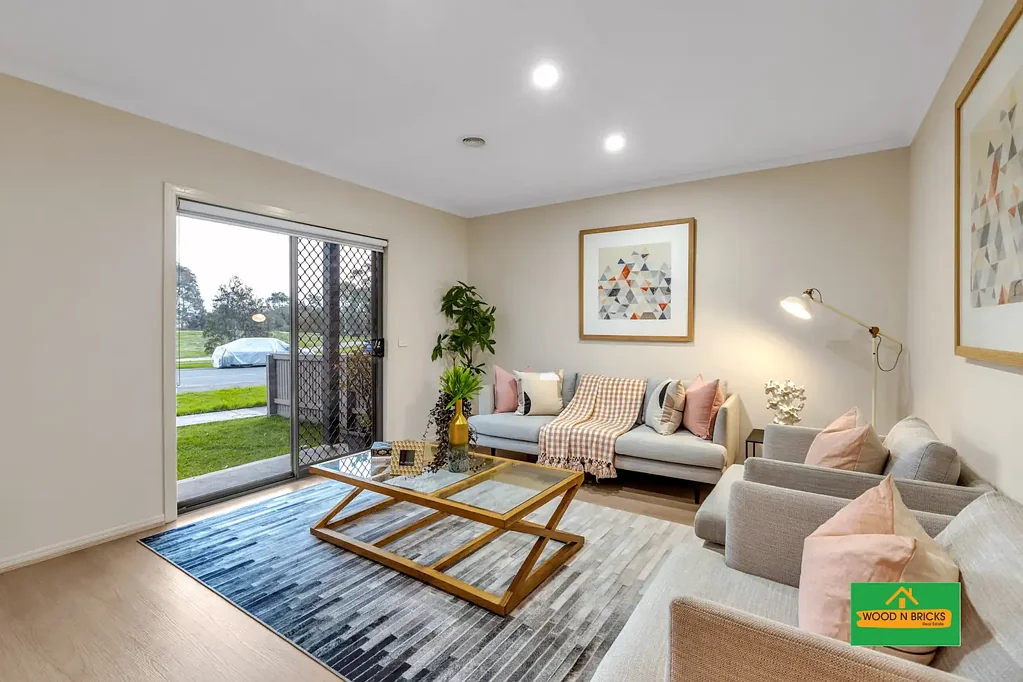 Lynbrook 3房 临溪瑰宝，带两个起居区和双车库 Wetland Facing Gem with Two Living Areas & Double Garage
