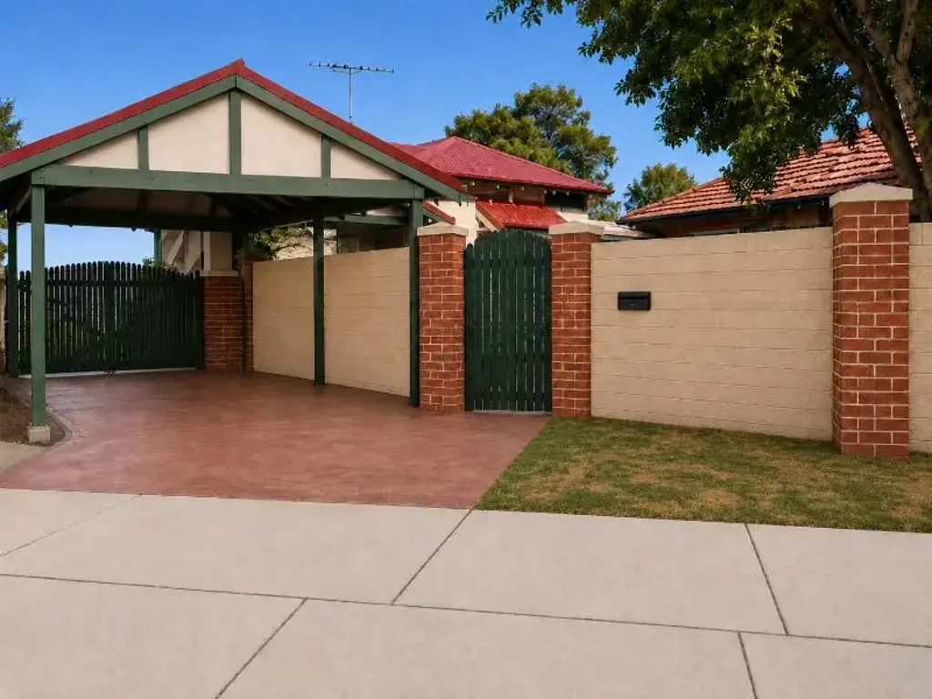 FULLY ENCLOSED PRIVATE GARDENS