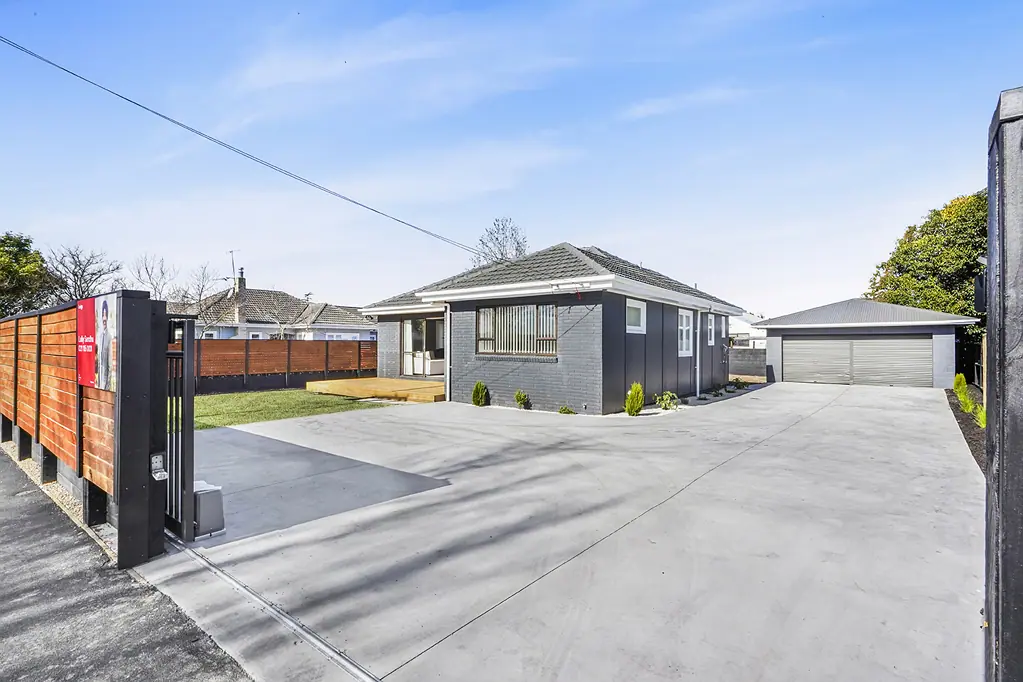 Melville 3房  Renovated Home, Prime Hospital Location