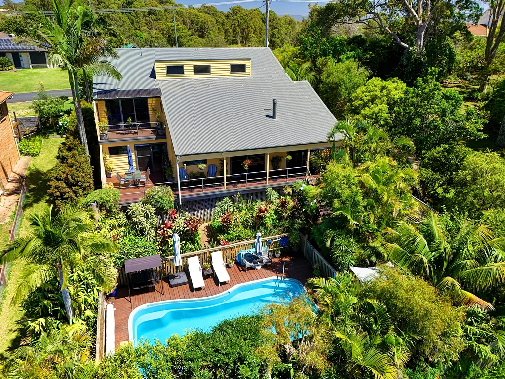 Coomba Park 3部屋 Resort-style living with expansive views & pool!