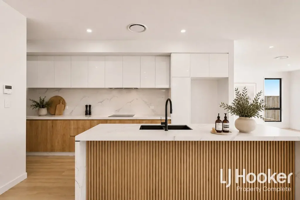 Contemporary Residence - Walk to South Rock State School - O