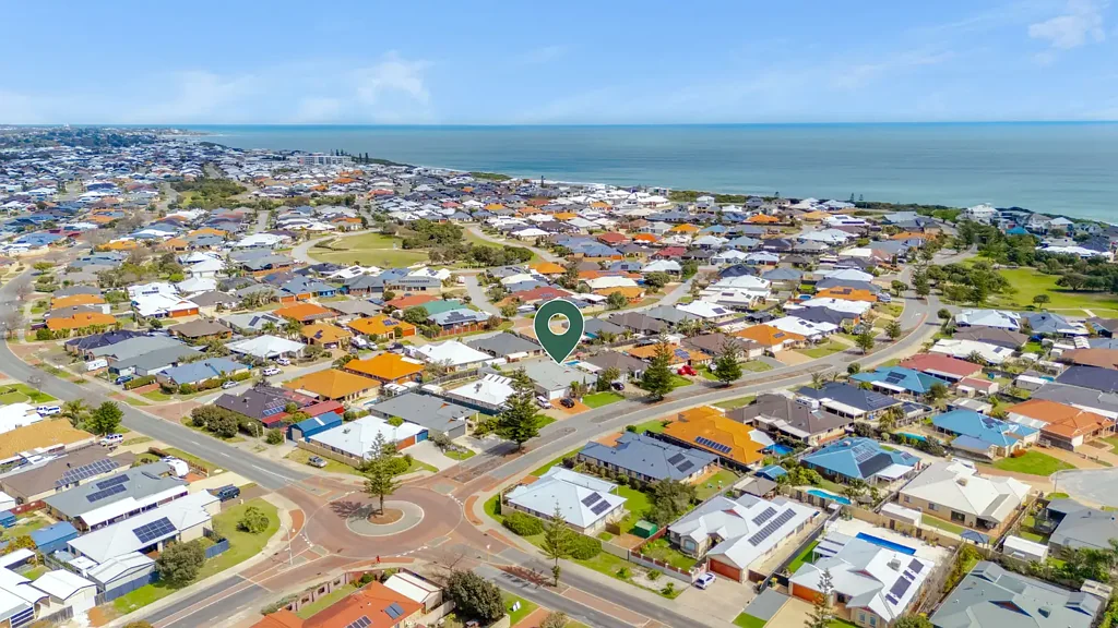 8 Boardwalk Boulevard, Halls Head, WA 6210