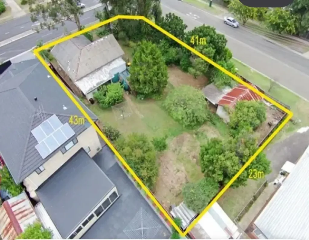 Blacktown 3房 蓝筹地块 1106.5㎡ R2规划 临街双面 快速接驳机场 购物交通便捷 Walk to Station - Huge Development Potential- Corner Approx 1,107 m2,  Two  Titles