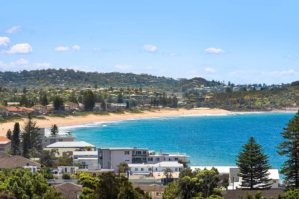 Collaroy 5chambre Elevated coastal living with sweeping ocean vistas