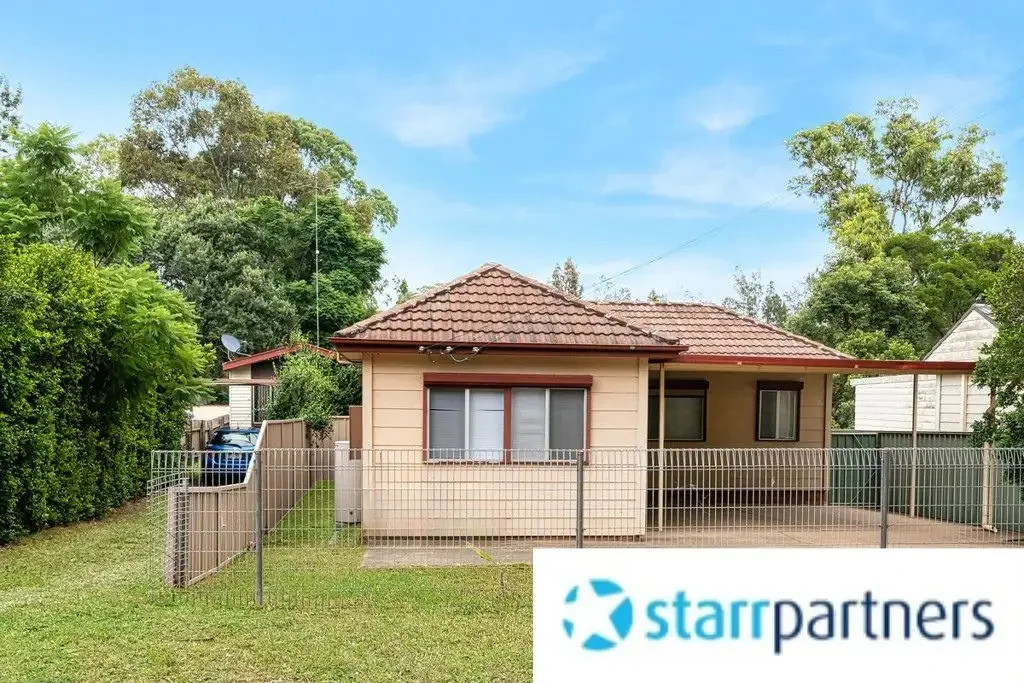 Spacious Family Living - Walk to Schofields Station, Shops & Schools