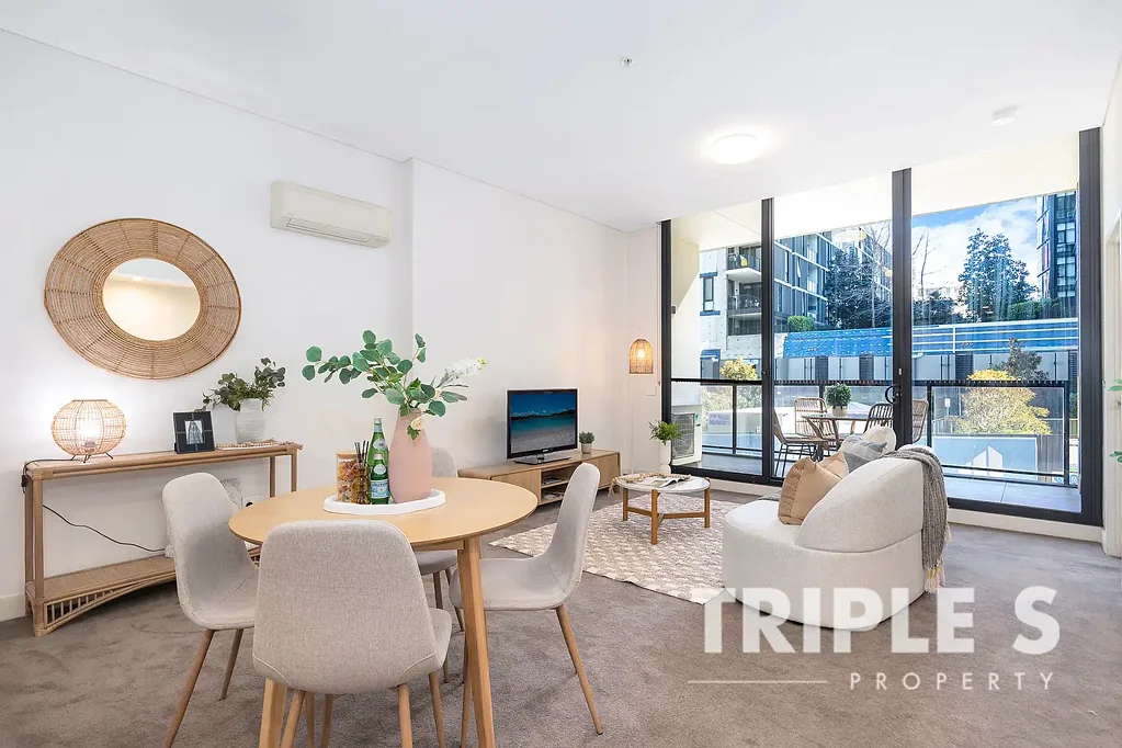 Wentworth Point 2 Bedroom Spacious 2 bedroom with Swimming pool and Gym facility.