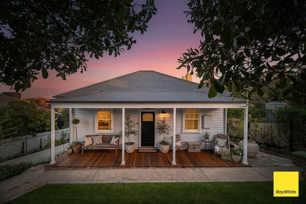 19 Malcolm Street, Quarry Hill, VIC 3550