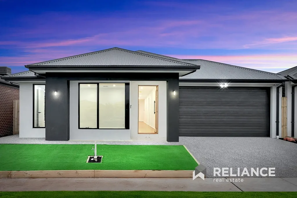 Melton South 4chambre 448 sqm Land/FHOG / Brand NewLuxury Living with Double Master Bedroom in Heart of Melton South