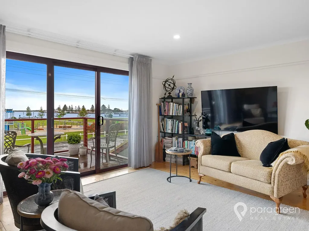Port Albert 1房  IMMACULATE TOWNHOUSE ON THE WATER FRONT