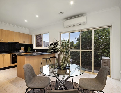 2/42 Russell Crescent, Doncaster East, Inner East Melbourne, 3 rūma, 2 rūma horoi, Unit