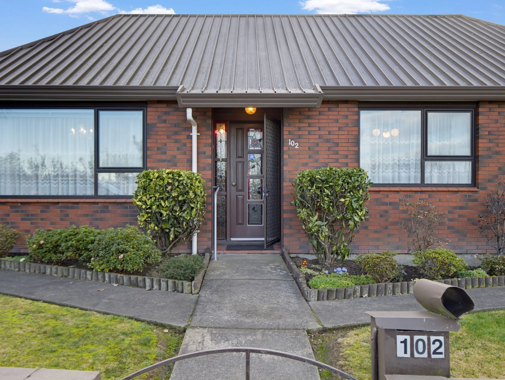 Burwood 2房 A Rare Gem on Lake Terrace