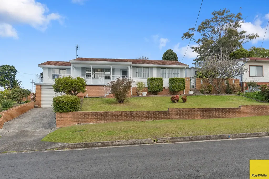 Elevated Family Home with Stunning Escarpment Views!
