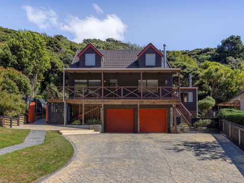 Whitby 3房  Family Home with Self-Contained Unit