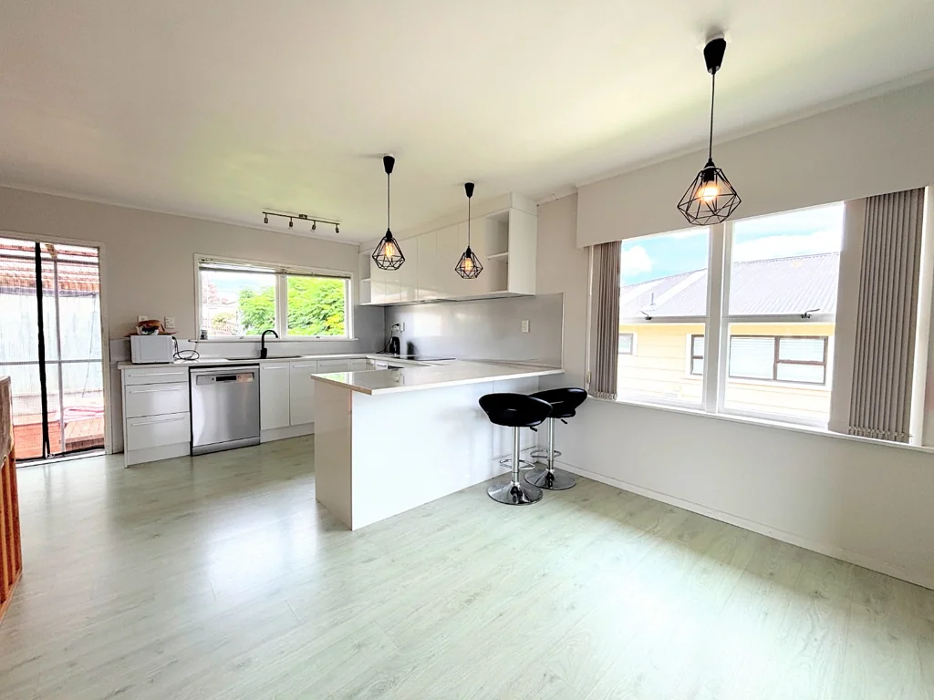 Warm 3-Bedroom Family Home for Rent in Papakura, Auckland