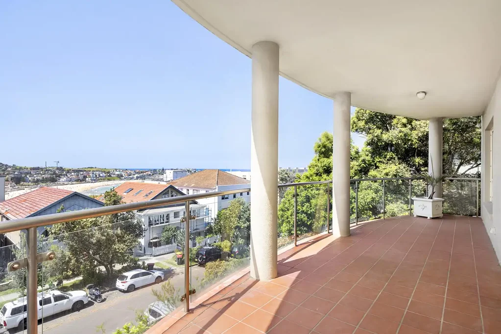 Bondi Beach 2房  North-Facing Seaside Sanctuary with Lock-Up Garage