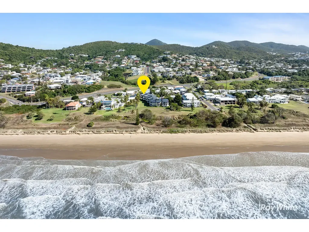 Yeppoon 3침실 Absolute Beachfront! Rare opportunity. 3 Bedrooms.