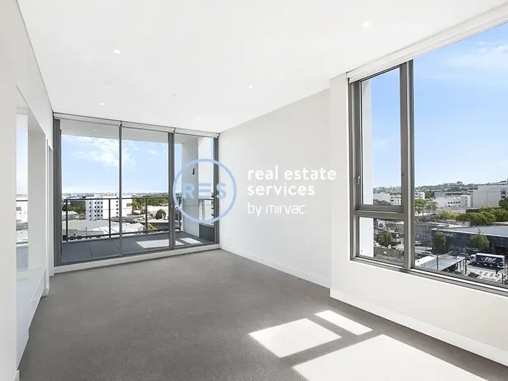 Contemporary 1 Bedroom + Study Room Apartment in Green Square, Zetland